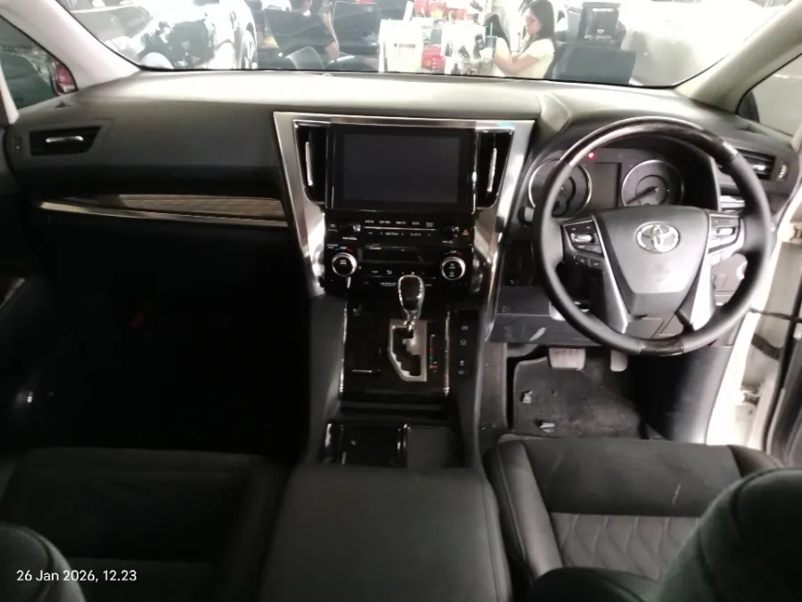Foto Mobil Bekas Dashboard Toyota Vellfire 2.5 ZG tahun 2016