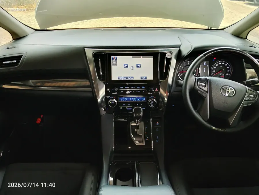 Foto Mobil Bekas Dashboard Toyota Vellfire 2.5 ZG tahun 2016