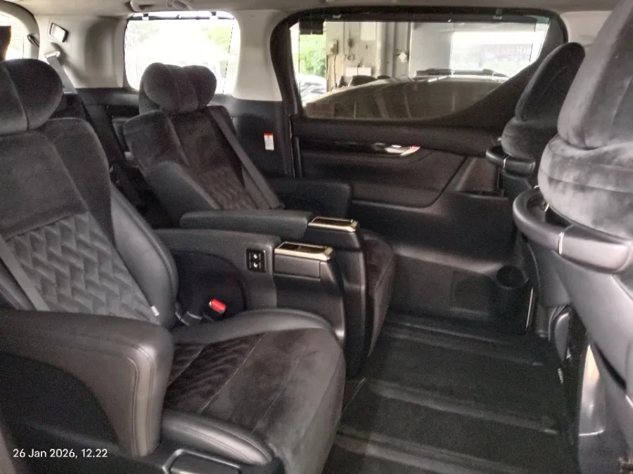 Foto Mobil Bekas Kabin Belakang Toyota Vellfire 2.5 ZG tahun 2016