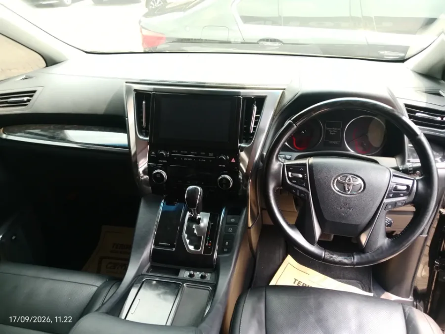 Foto Mobil Bekas Dashboard Toyota Vellfire 2.5 ZG tahun 2018