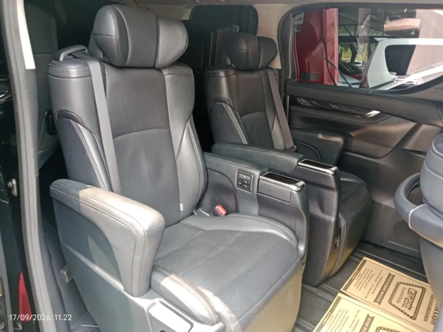 Foto Mobil Bekas Kabin Belakang Toyota Vellfire 2.5 ZG tahun 2018