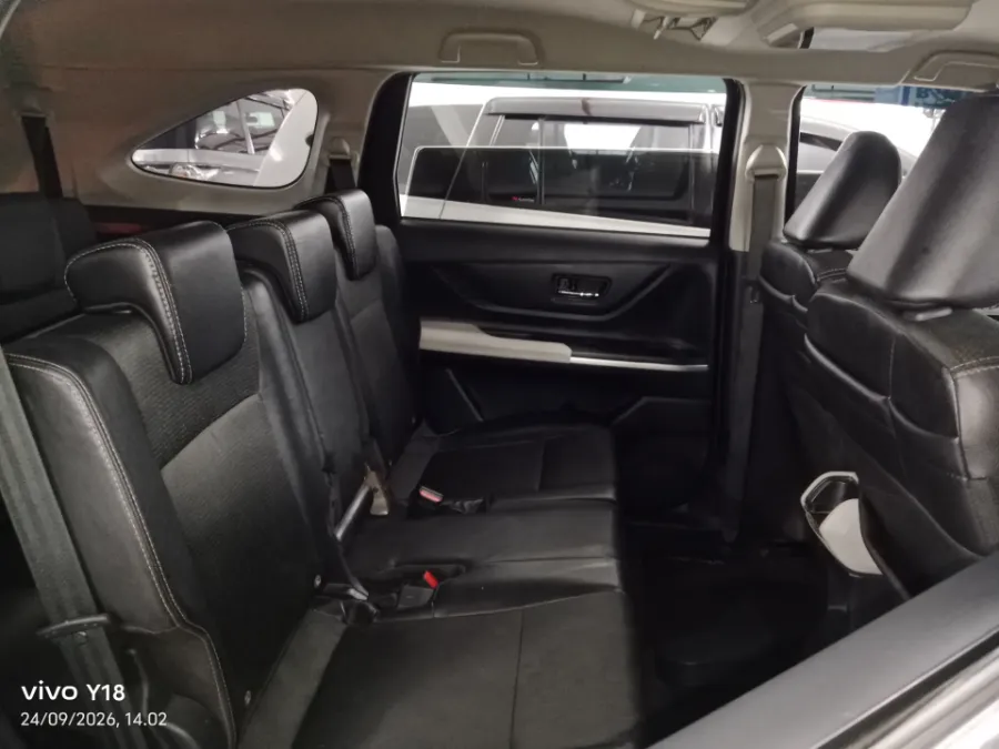 Foto Mobil Bekas Kabin Belakang Toyota Veloz 1.5 tahun 2022