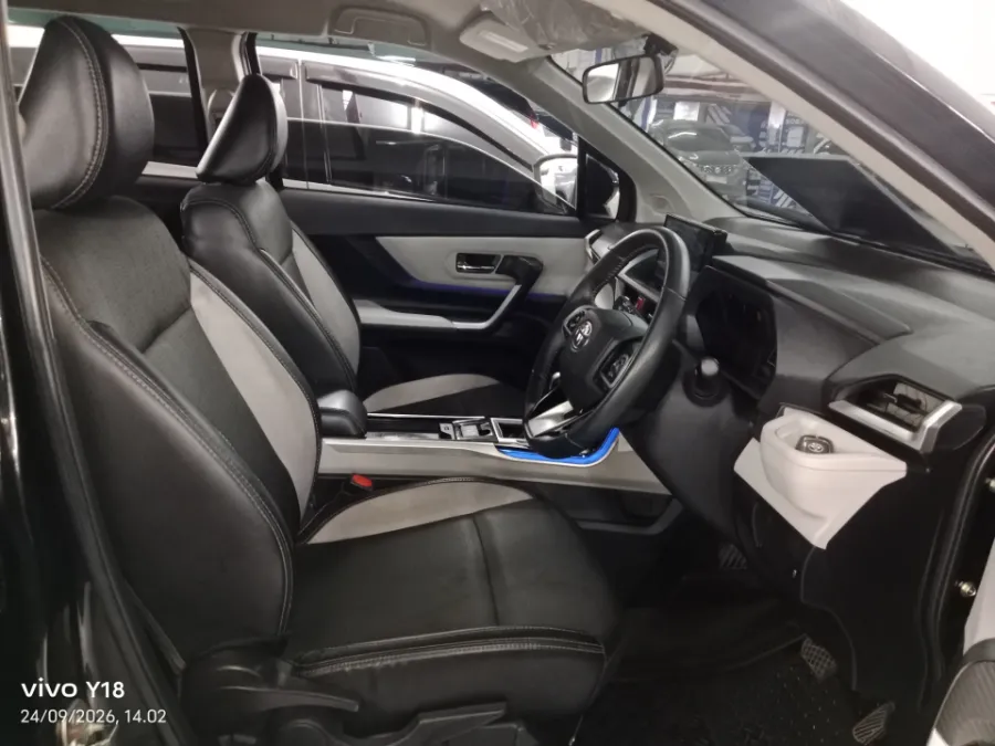 Foto Mobil Bekas Kabin Depan Toyota Veloz 1.5 tahun 2022