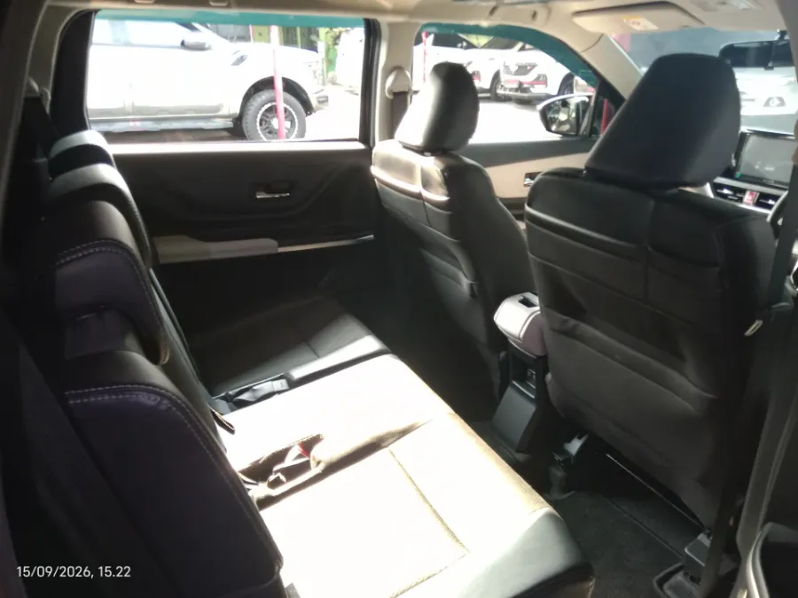 Foto Mobil Bekas Kabin Belakang Toyota Veloz 1.5 Q tahun 2021