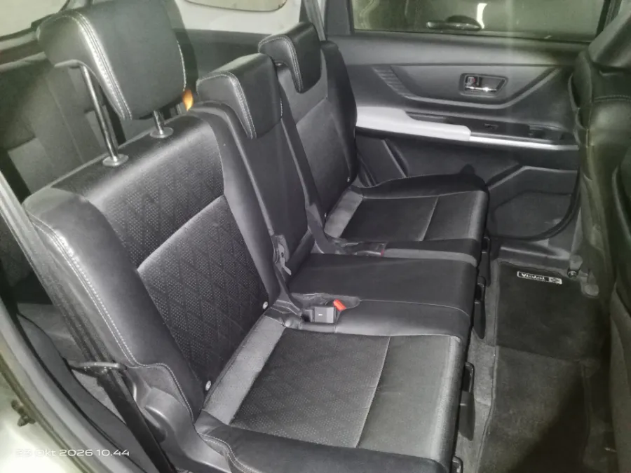 Foto Mobil Bekas Kabin Belakang Toyota Veloz 1.5 Q tahun 2021