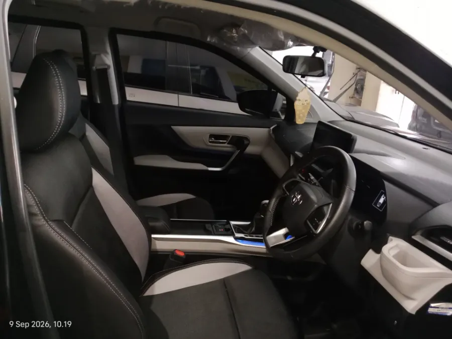 Foto Mobil Bekas Kabin Depan Toyota Veloz 1.5 Q tahun 2021