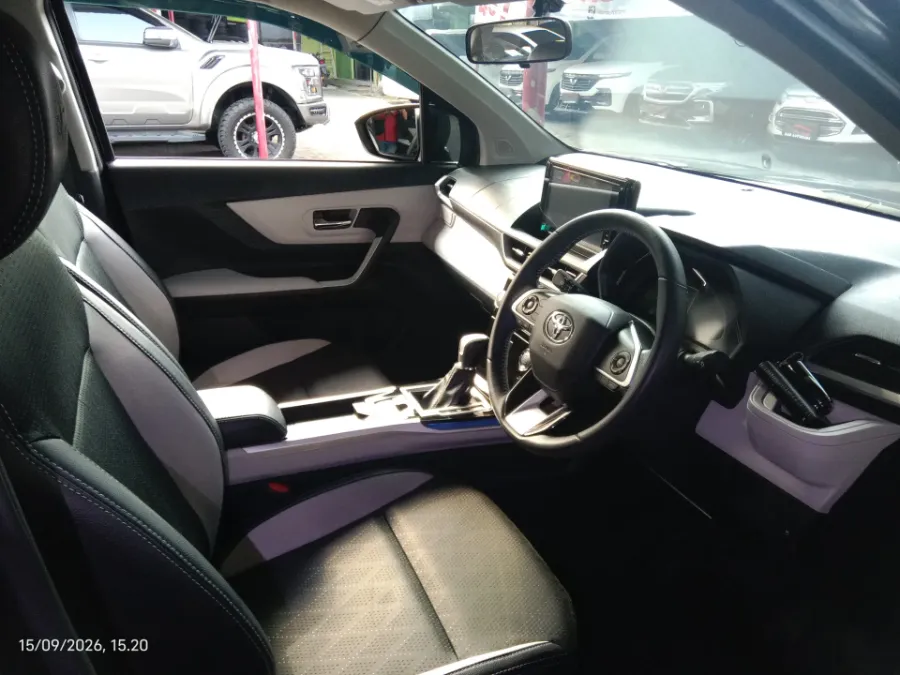 Foto Mobil Bekas Kabin Depan Toyota Veloz 1.5 Q tahun 2021