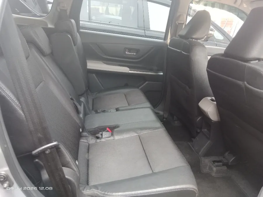 Foto Mobil Bekas Kabin Belakang Toyota Veloz 1.5 Q tahun 2022
