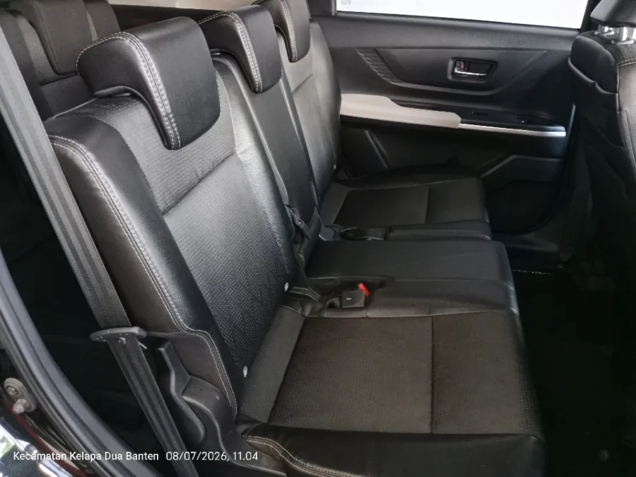Foto Mobil Bekas Kabin Belakang Toyota Veloz 1.5 Q tahun 2022