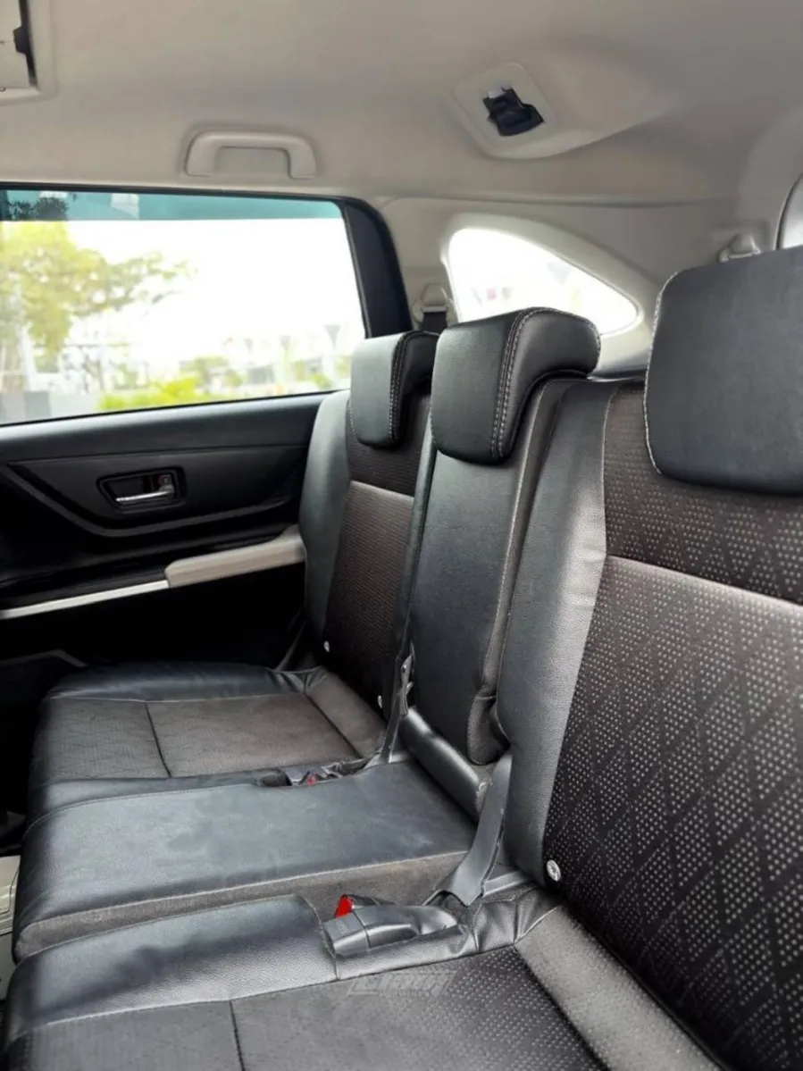 Foto Mobil Bekas Kabin Belakang Toyota Veloz 1.5 Q tahun 2022