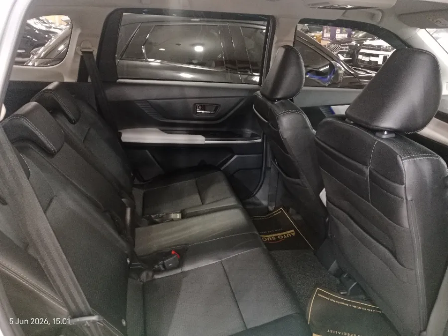 Foto Mobil Bekas Kabin Belakang Toyota Veloz 1.5 Q tahun 2022