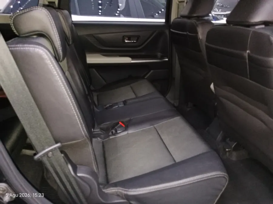 Foto Mobil Bekas Kabin Belakang Toyota Veloz 1.5 Q tahun 2022