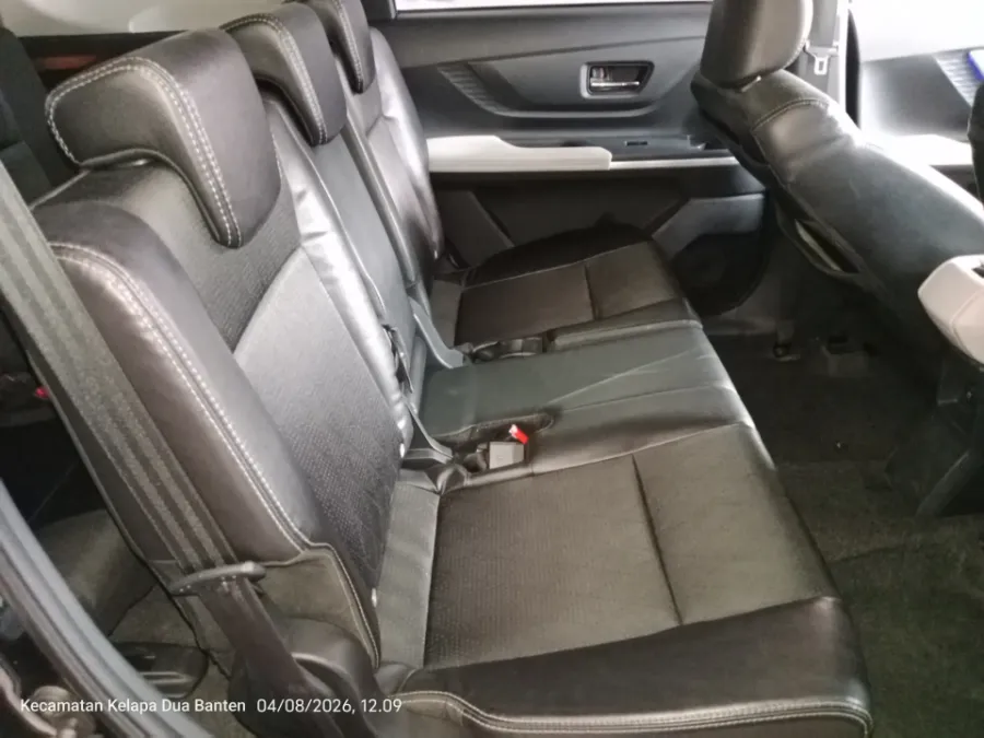 Foto Mobil Bekas Kabin Belakang Toyota Veloz 1.5 Q tahun 2022