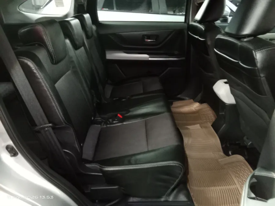 Foto Mobil Bekas Kabin Belakang Toyota Veloz 1.5 Q tahun 2022