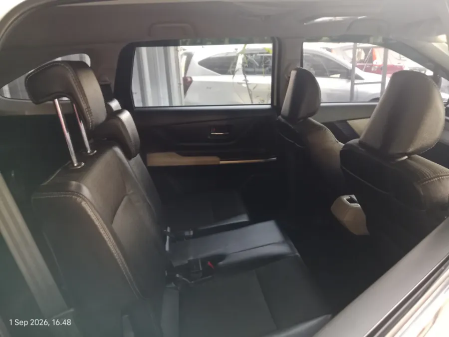 Foto Mobil Bekas Kabin Belakang Toyota Veloz 1.5 Q tahun 2022