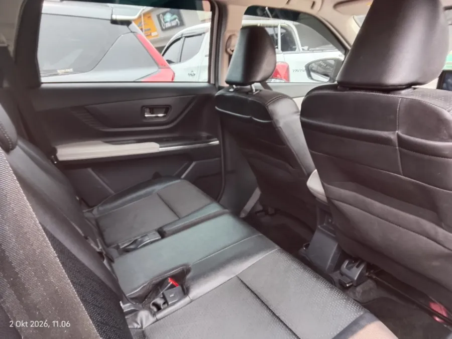 Foto Mobil Bekas Kabin Belakang Toyota Veloz 1.5 Q tahun 2022