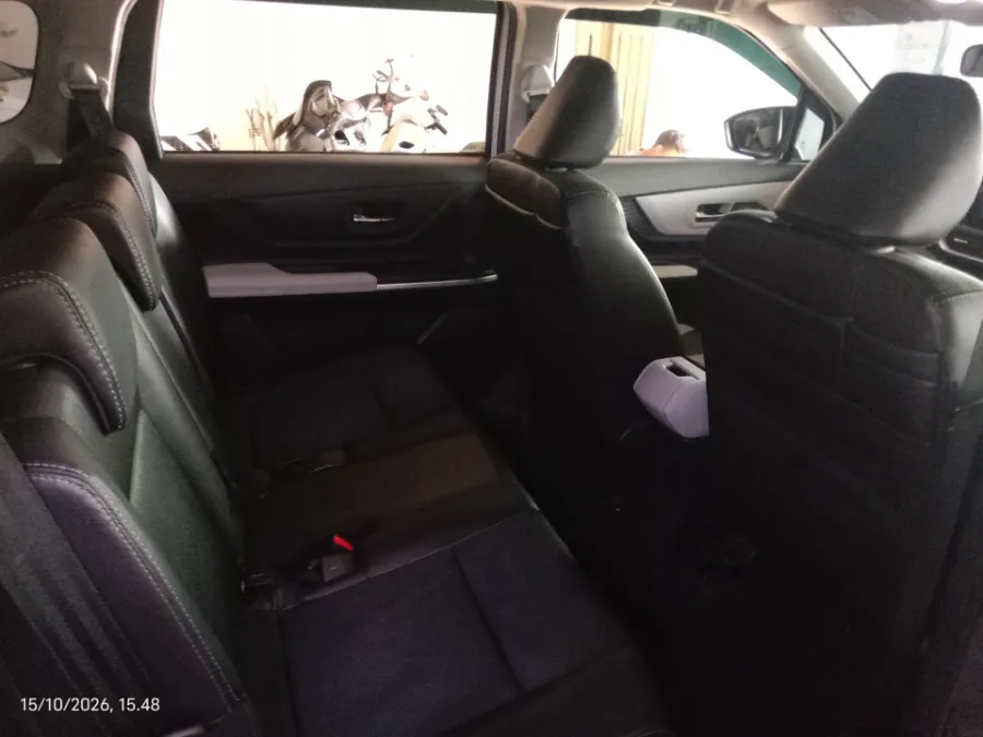 Foto Mobil Bekas Kabin Belakang Toyota Veloz 1.5 Q tahun 2022