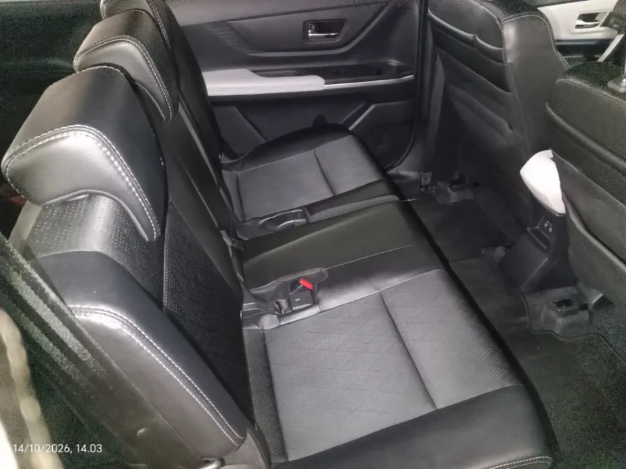 Foto Mobil Bekas Kabin Belakang Toyota Veloz 1.5 Q tahun 2022