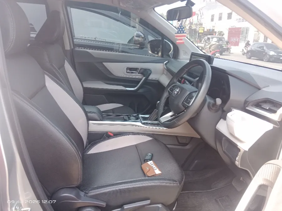 Foto Mobil Bekas Kabin Depan Toyota Veloz 1.5 Q tahun 2022