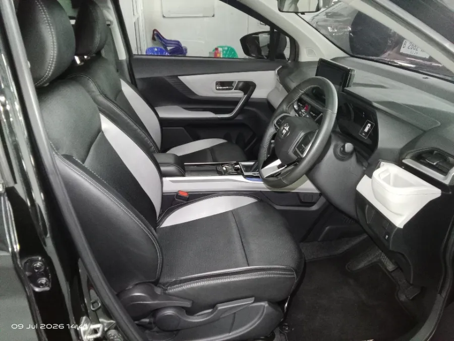 Foto Mobil Bekas Kabin Depan Toyota Veloz 1.5 Q tahun 2022
