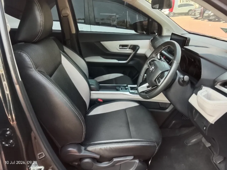 Foto Mobil Bekas Kabin Depan Toyota Veloz 1.5 Q tahun 2022