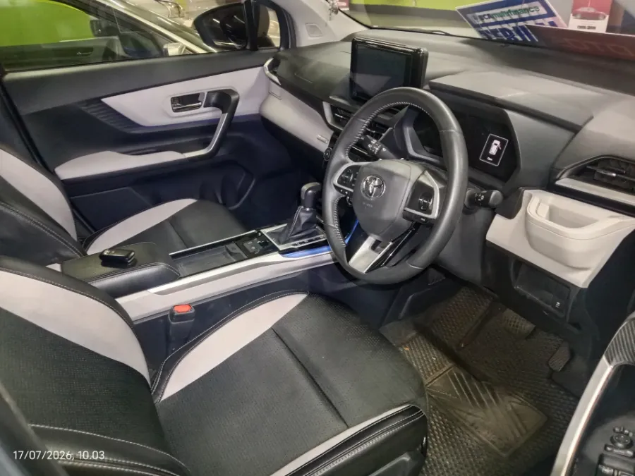 Foto Mobil Bekas Kabin Depan Toyota Veloz 1.5 Q tahun 2022