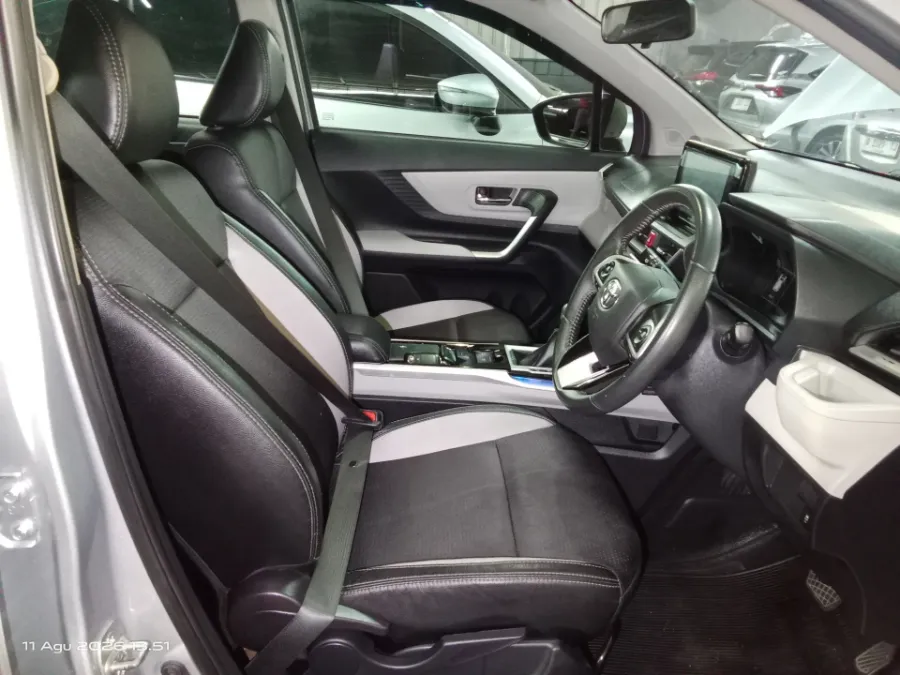 Foto Mobil Bekas Kabin Depan Toyota Veloz 1.5 Q tahun 2022