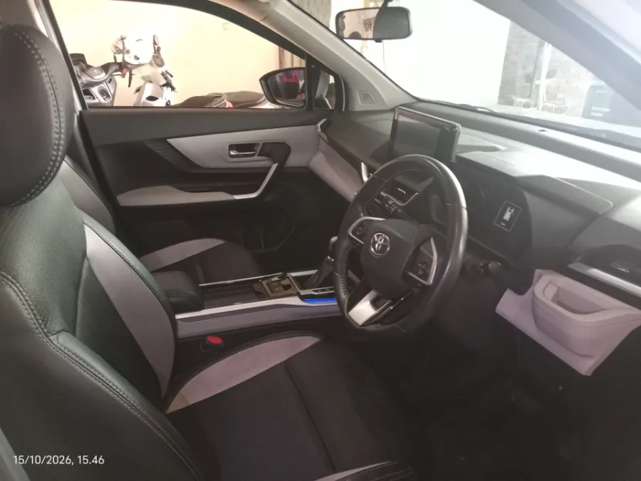 Foto Mobil Bekas Kabin Depan Toyota Veloz 1.5 Q tahun 2022
