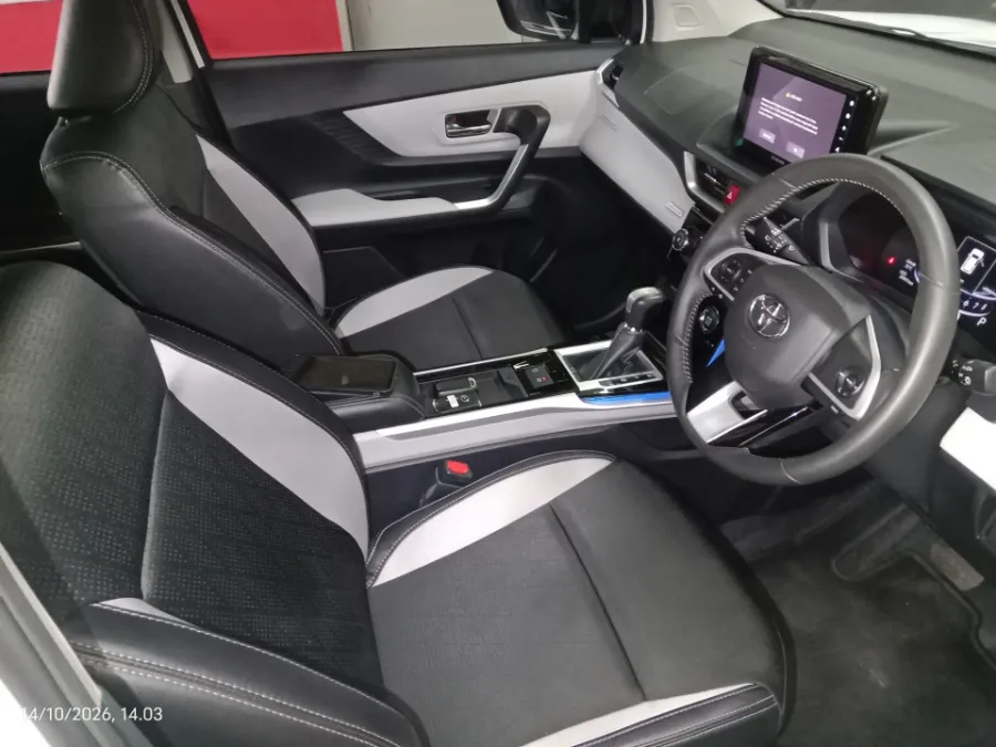 Foto Mobil Bekas Kabin Depan Toyota Veloz 1.5 Q tahun 2022
