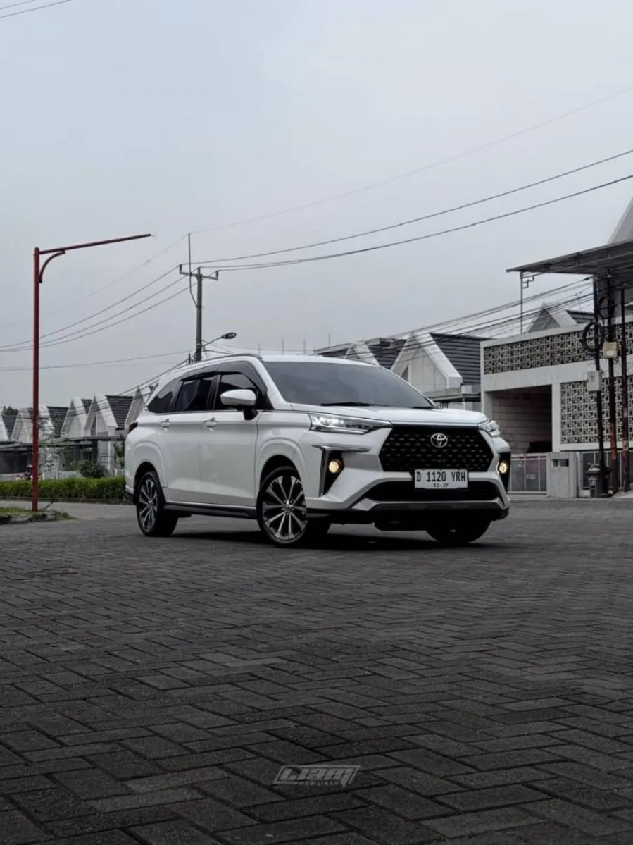 Foto Mobil Bekas Tampak Samping Toyota Veloz 1.5 Q tahun 2022