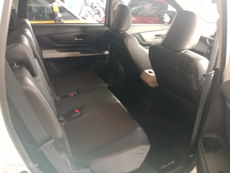 Foto Mobil Bekas Kabin Belakang Toyota Veloz 1.5 Q tahun 2023
