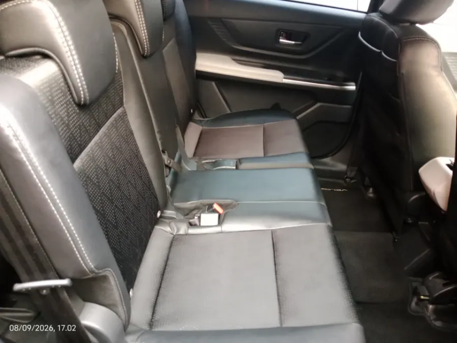 Foto Mobil Bekas Kabin Belakang Toyota Veloz 1.5 Q tahun 2023