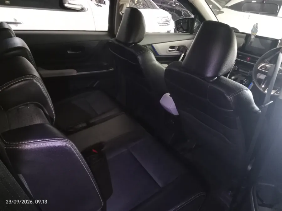Foto Mobil Bekas Kabin Belakang Toyota Veloz 1.5 Q tahun 2023
