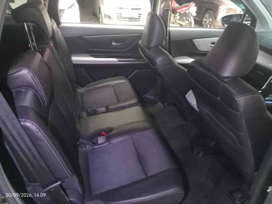 Foto Mobil Bekas Kabin Belakang Toyota Veloz 1.5 Q tahun 2023