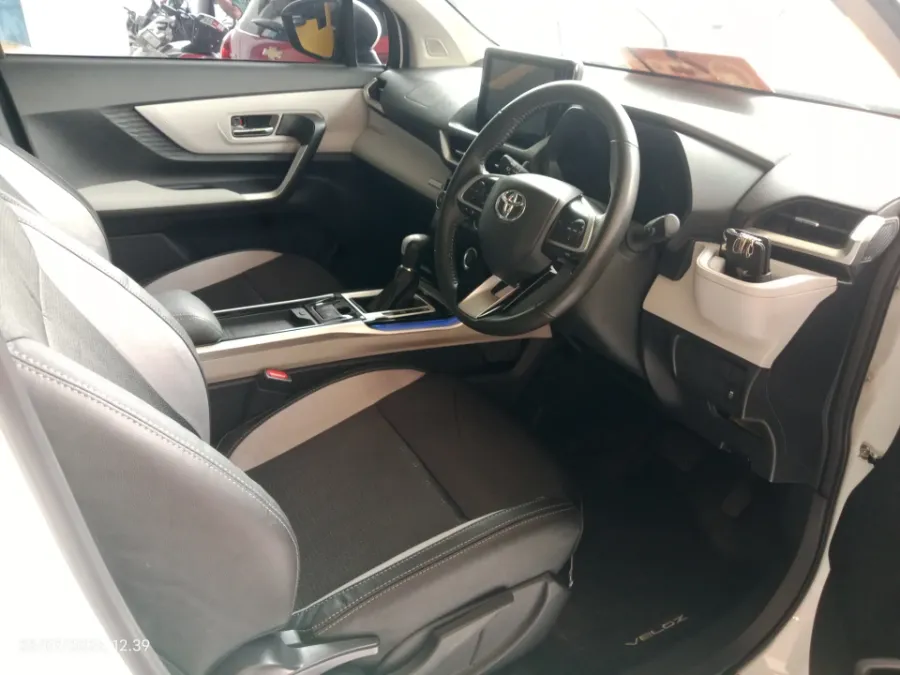 Foto Mobil Bekas Kabin Depan Toyota Veloz 1.5 Q tahun 2023