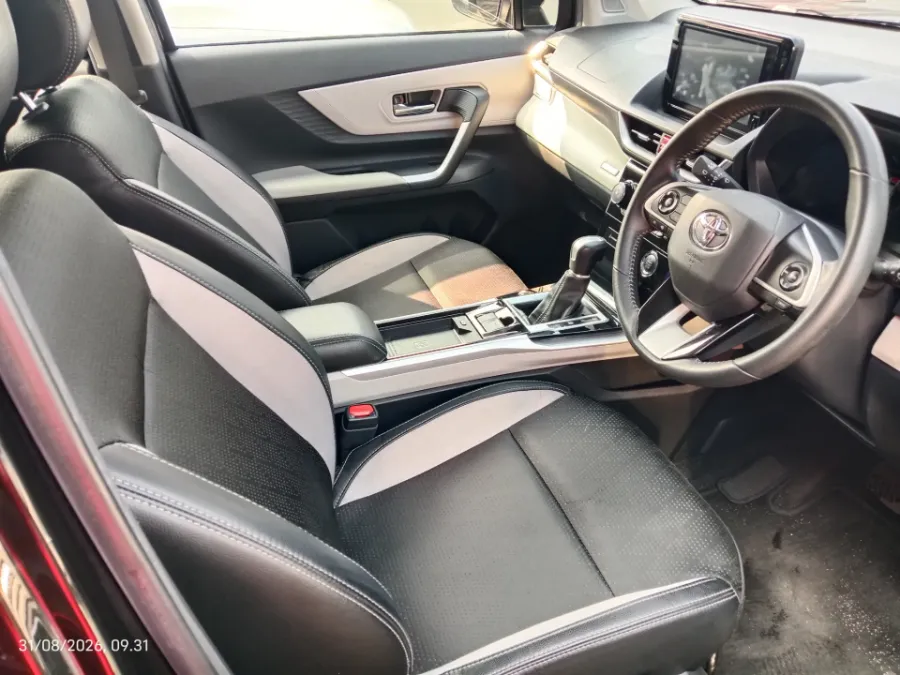 Foto Mobil Bekas Kabin Depan Toyota Veloz 1.5 Q tahun 2023
