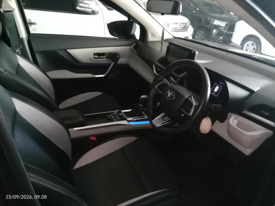 Foto Mobil Bekas Kabin Depan Toyota Veloz 1.5 Q tahun 2023