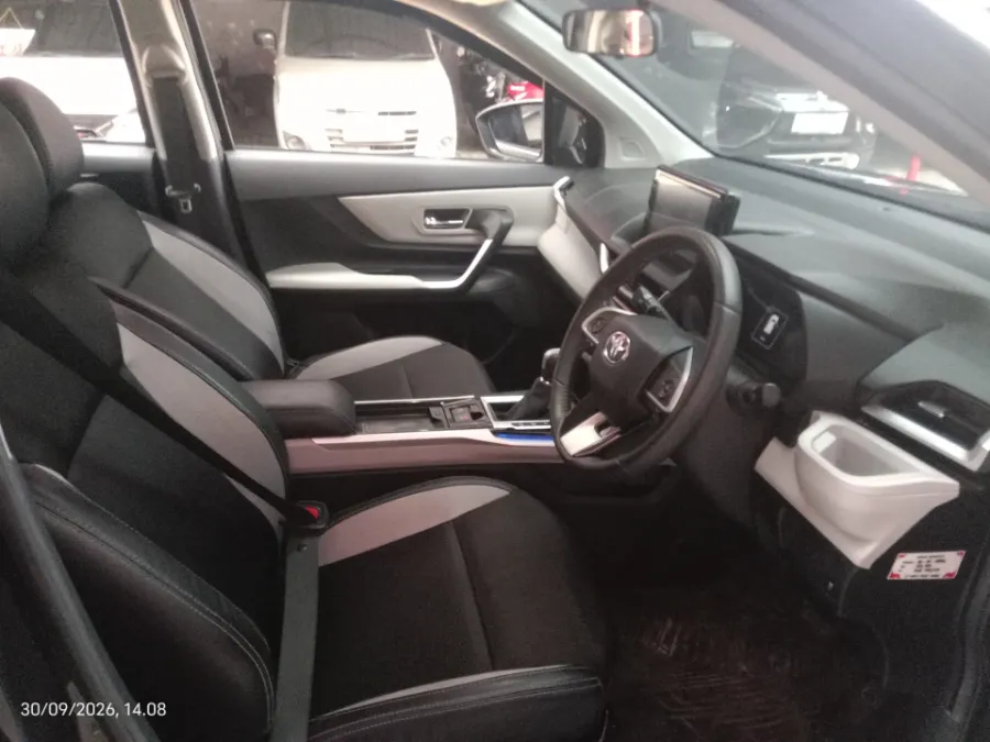 Foto Mobil Bekas Kabin Depan Toyota Veloz 1.5 Q tahun 2023