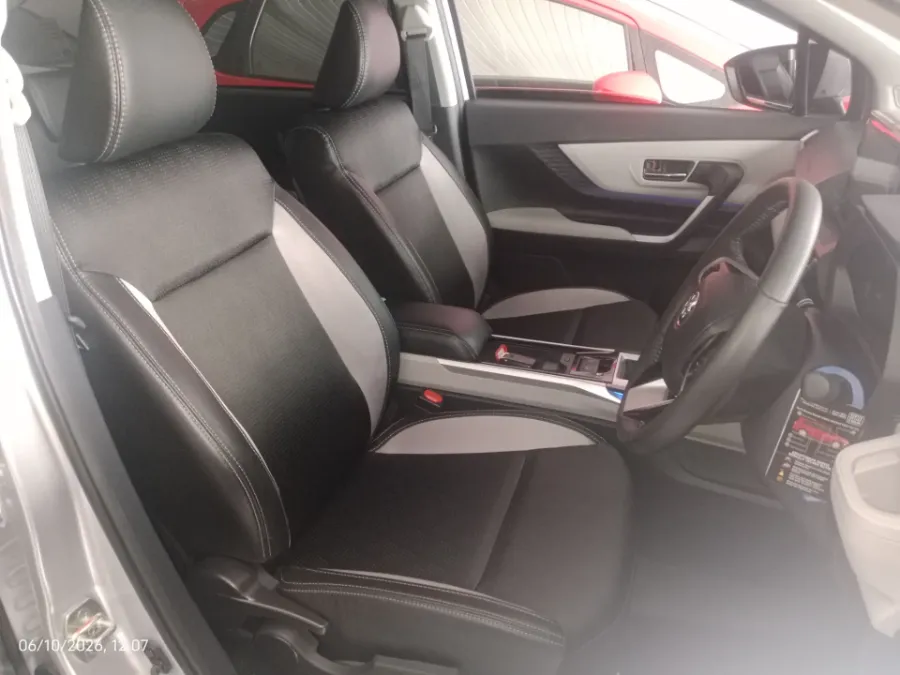 Foto Mobil Bekas Kabin Depan Toyota Veloz 1.5 Q tahun 2023