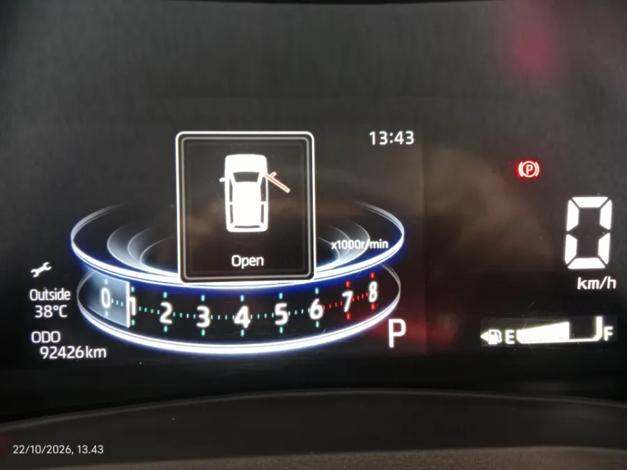 Foto Mobil Bekas Odometer Toyota Veloz 1.5 Q tahun 2023