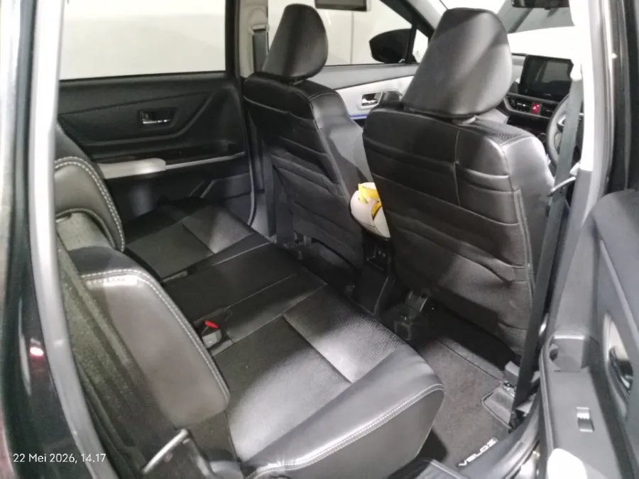 Foto Mobil Bekas Kabin Belakang Toyota Veloz 1.5 Q tahun 2024
