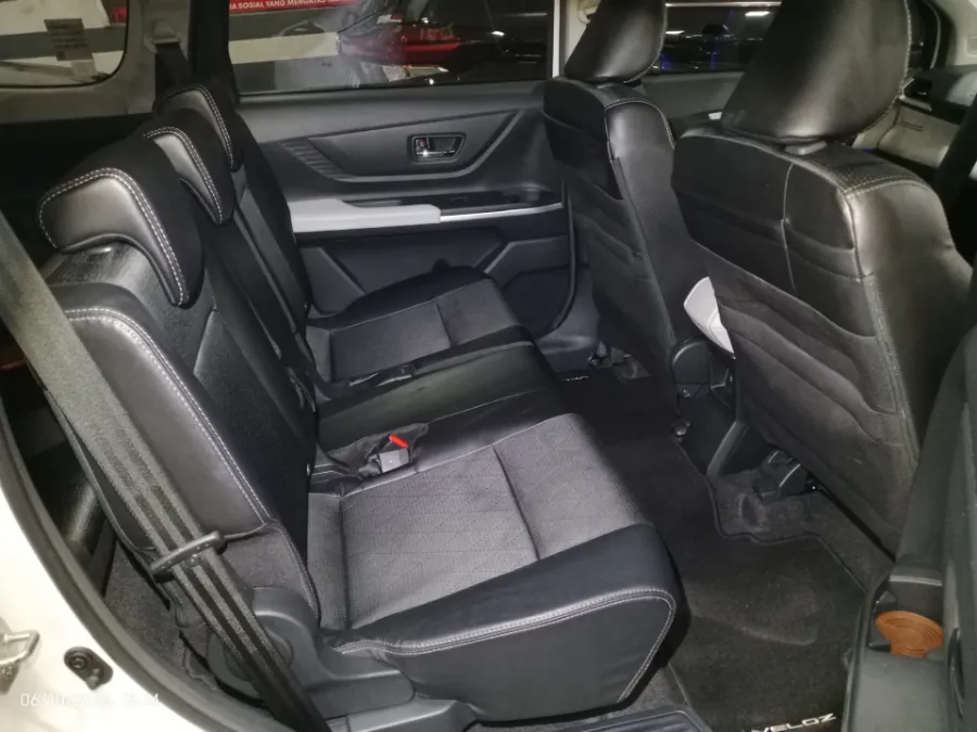 Foto Mobil Bekas Kabin Belakang Toyota Veloz 1.5 Q tahun 2024