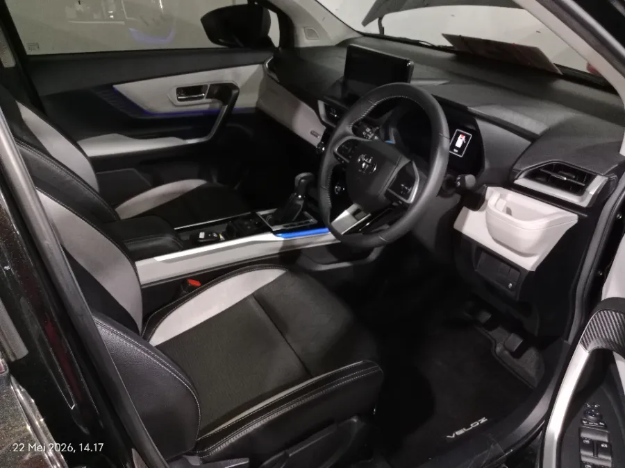 Foto Mobil Bekas Kabin Depan Toyota Veloz 1.5 Q tahun 2024