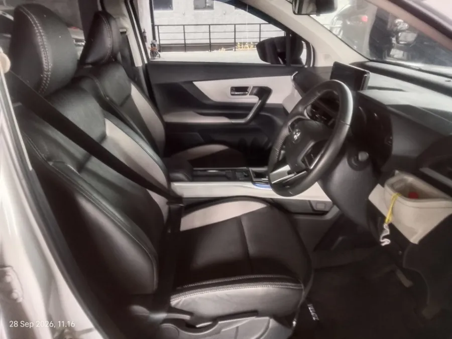 Foto Mobil Bekas Kabin Depan Toyota Veloz 1.5 Q tahun 2024