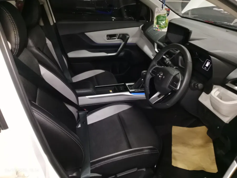 Foto Mobil Bekas Kabin Depan Toyota Veloz 1.5 Q tahun 2024