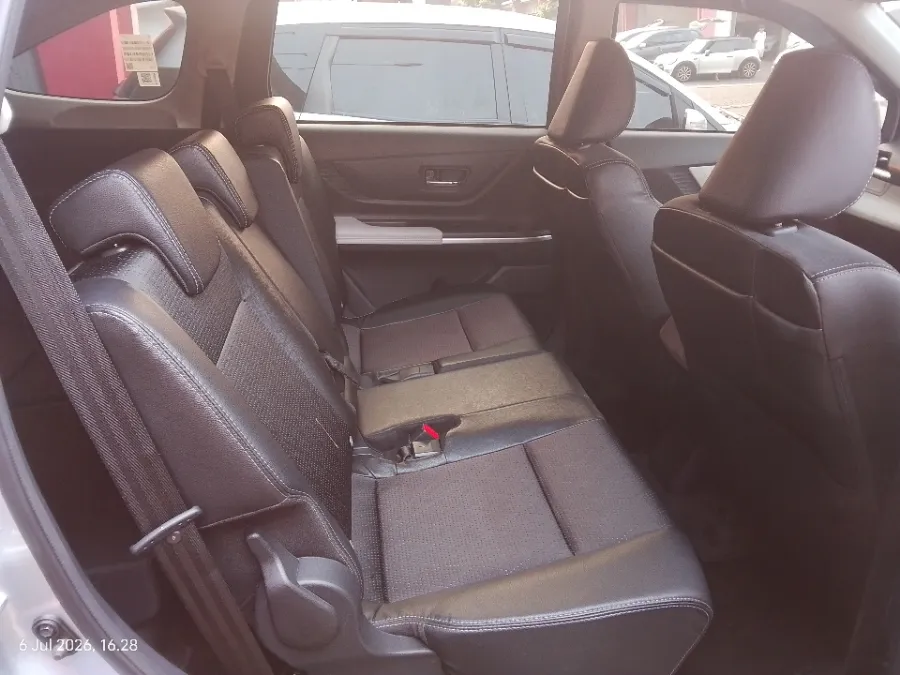 Foto Mobil Bekas Kabin Belakang Toyota Veloz 1.5 Q tahun 2025