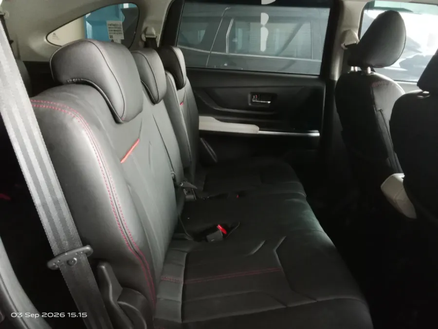 Foto Mobil Bekas Kabin Belakang Toyota Veloz 1.5 Q tahun 2025