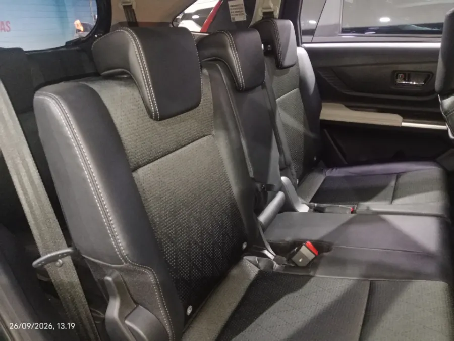 Foto Mobil Bekas Kabin Belakang Toyota Veloz 1.5 Q tahun 2025