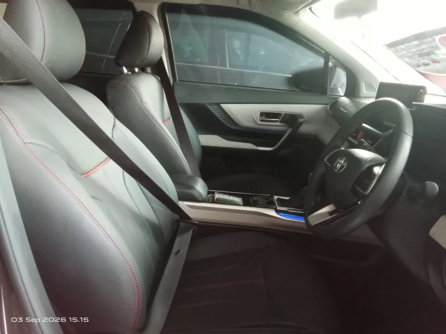 Foto Mobil Bekas Kabin Depan Toyota Veloz 1.5 Q tahun 2025