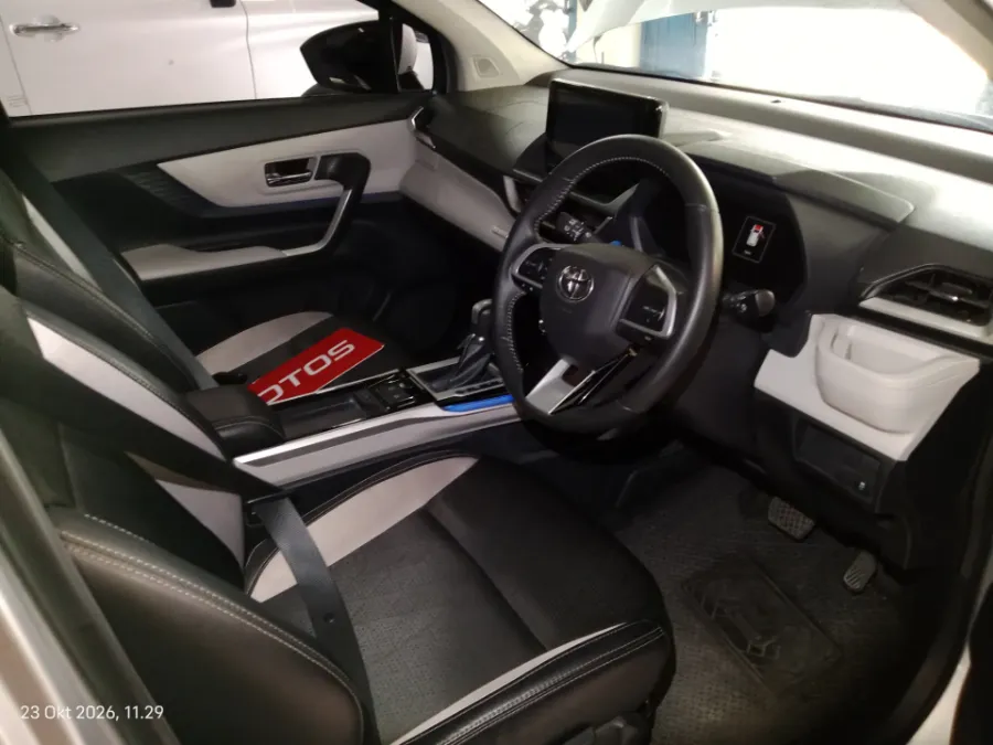 Foto Mobil Bekas Kabin Depan Toyota Veloz 1.5 Q tahun 2025